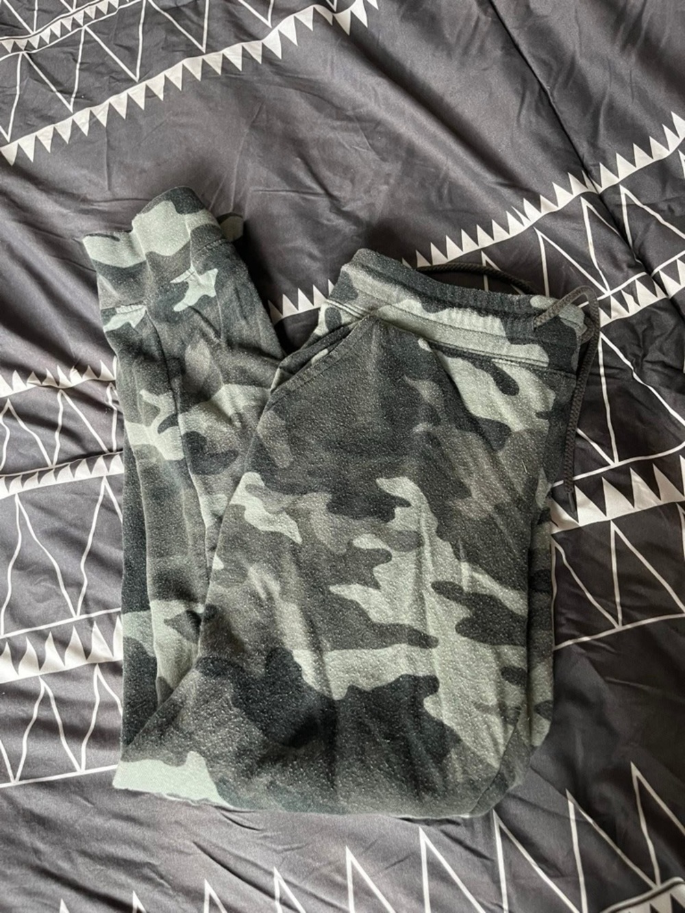 Aeropostale Gray & Black Camo Lounge Pants